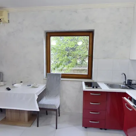 Apartment Fuer Paare, Nur Einen Steinwurf Vom Entfernt *