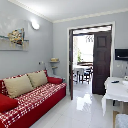 Apartment Fuer Paare, Nur Einen Steinwurf Vom Entfernt Biograd Na Moru