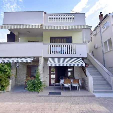 Fuer Paare, Nur Einen Steinwurf Vom Entfernt Apartment
