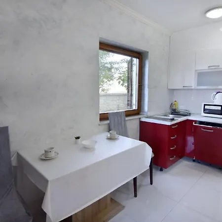 Apartment Fuer Paare, Nur Einen Steinwurf Vom Entfernt *