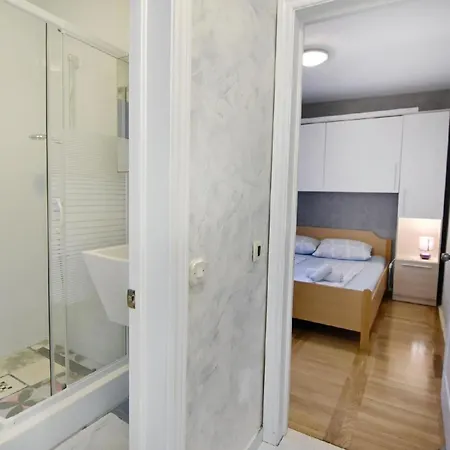 Fuer Paare, Nur Einen Steinwurf Vom Entfernt Apartment Biograd Na Moru